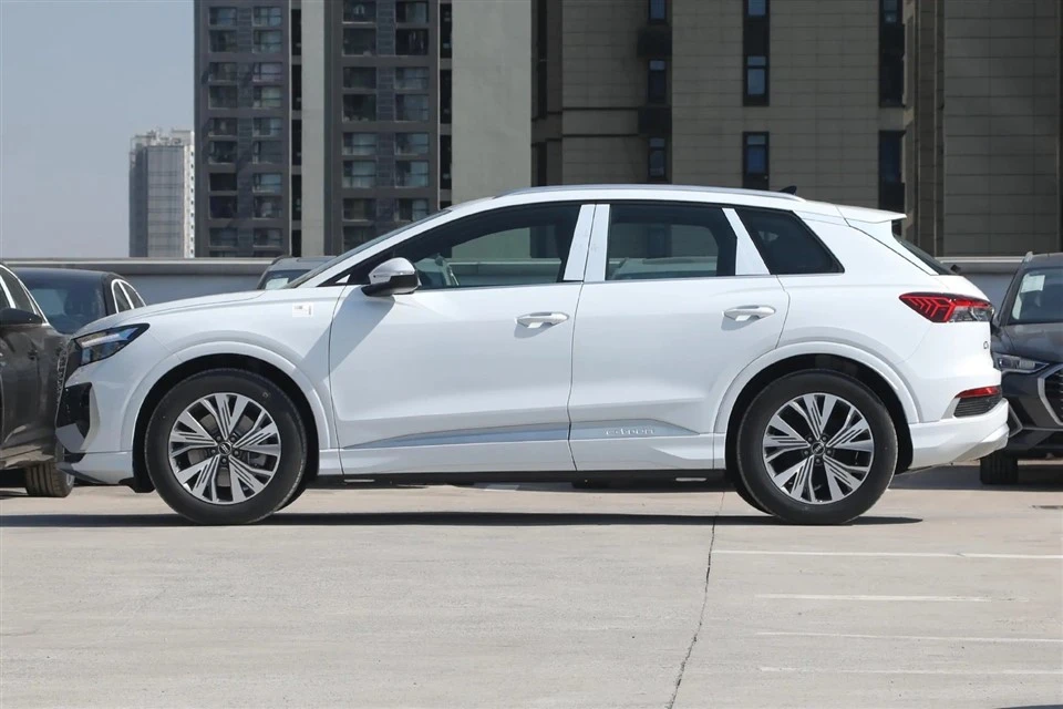 AUDI Q4-e Tron AUDI Q4-e Tron